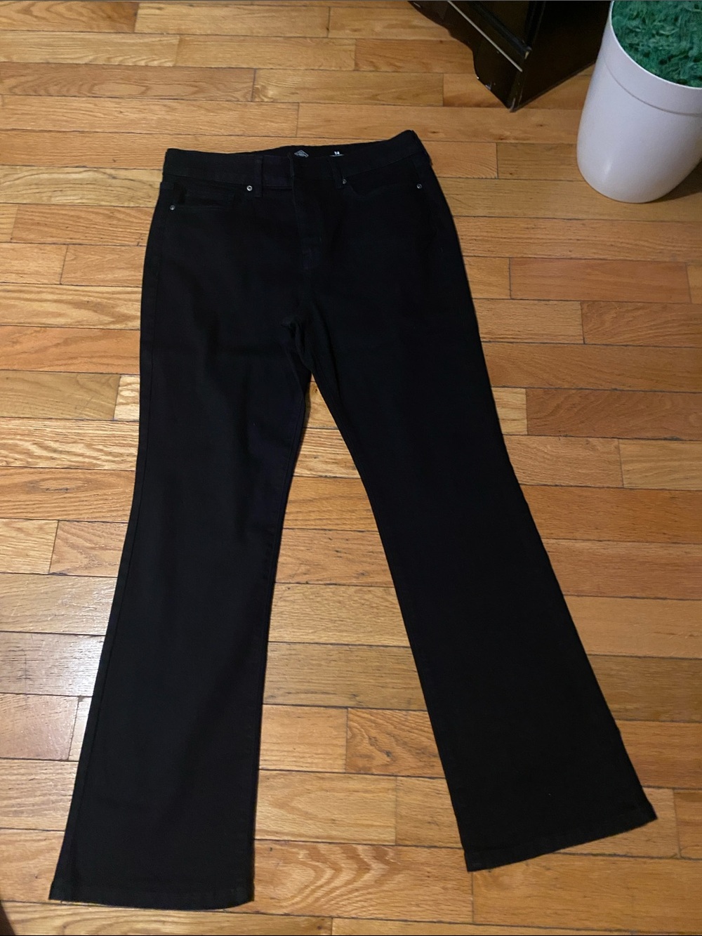 Old Navy Black Flare Jeans - Sleek Wide Leg